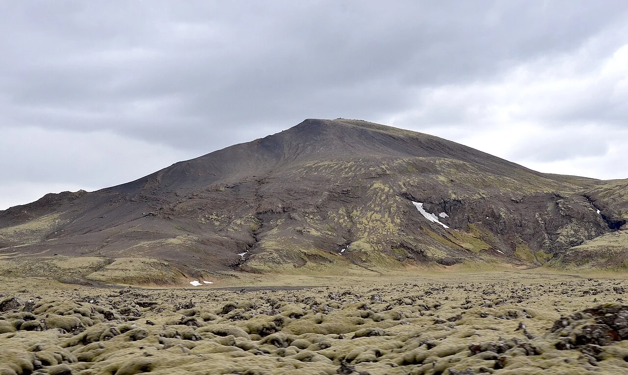 Lava ground below the northeast side of Blákollur