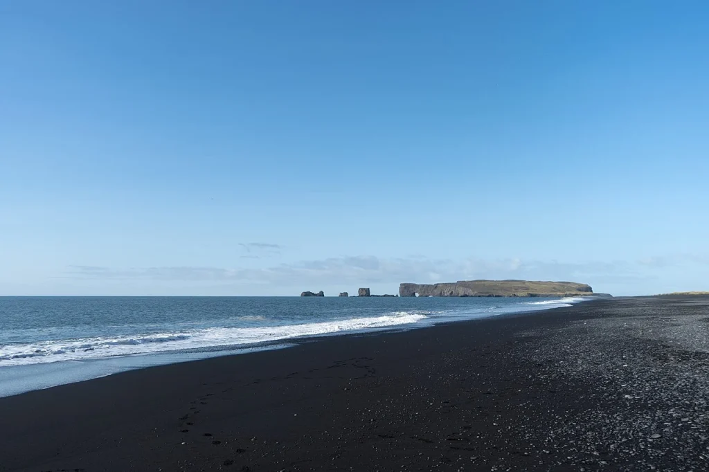 Black-sand shore and Atlantic waves near Vík